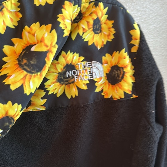 Girls North Face Denali Hoodie Jacket - Picture 3 of 5